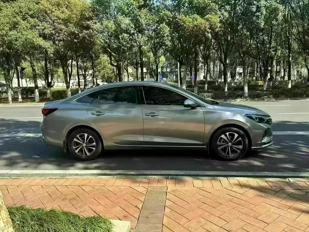 Changan Yidong 2022 PLUS Blue Whale NE 1.4T GDI DCT Premium Edition 2022 - thumbnail 5