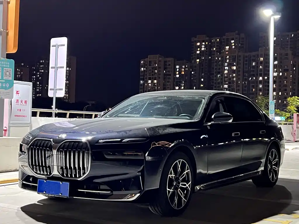 BMW BMW 7 Series 2023 735Li Luxury Package 2024