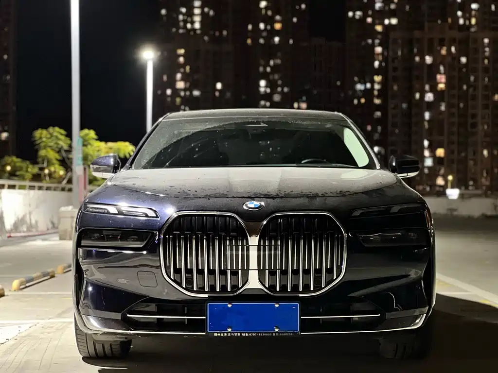 BMW BMW 7 Series 2023 735Li Luxury Package 2024 - thumbnail 2