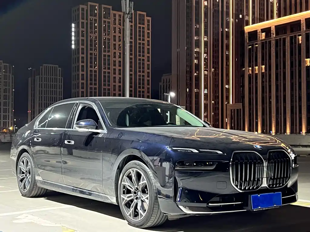 BMW BMW 7 Series 2023 735Li Luxury Package 2024 - thumbnail 3