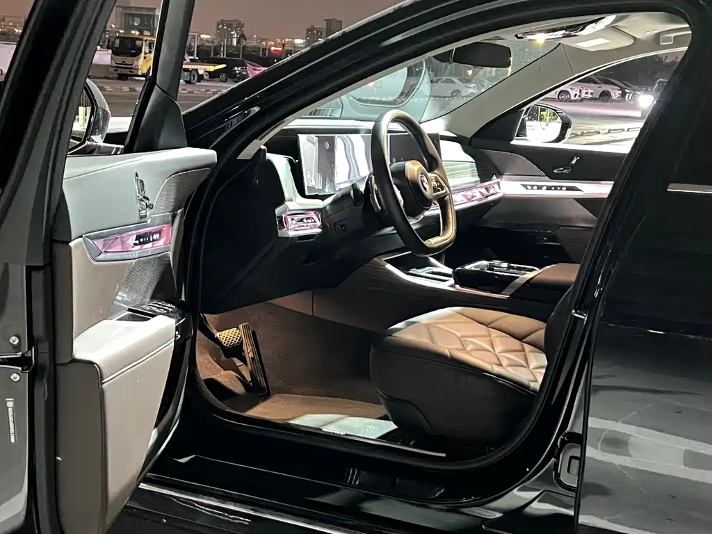 BMW BMW 7 Series 2023 735Li Luxury Package 2024 - thumbnail 4