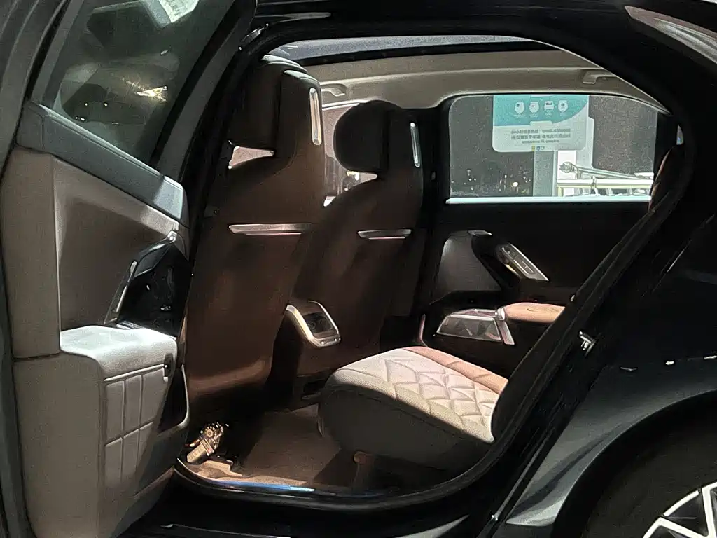 BMW BMW 7 Series 2023 735Li Luxury Package 2024 - thumbnail 5