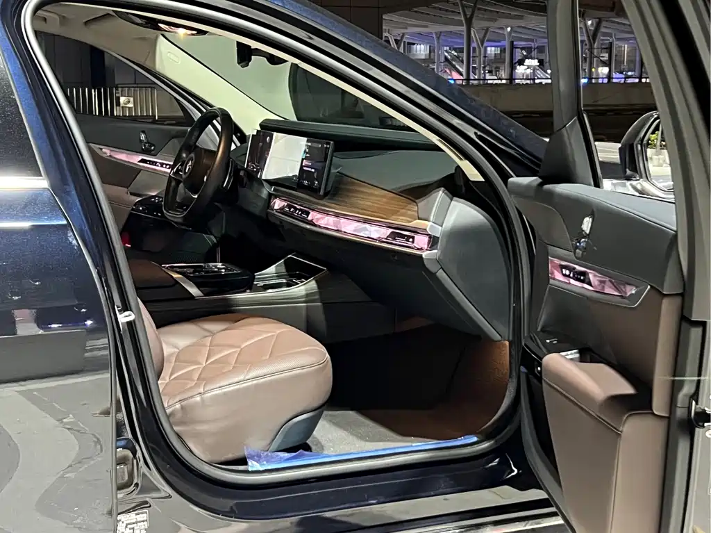 BMW BMW 7 Series 2023 735Li Luxury Package 2024 - thumbnail 6