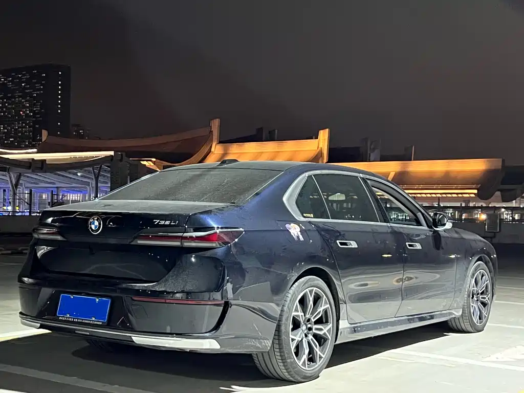 BMW BMW 7 Series 2023 735Li Luxury Package 2024 - thumbnail 11