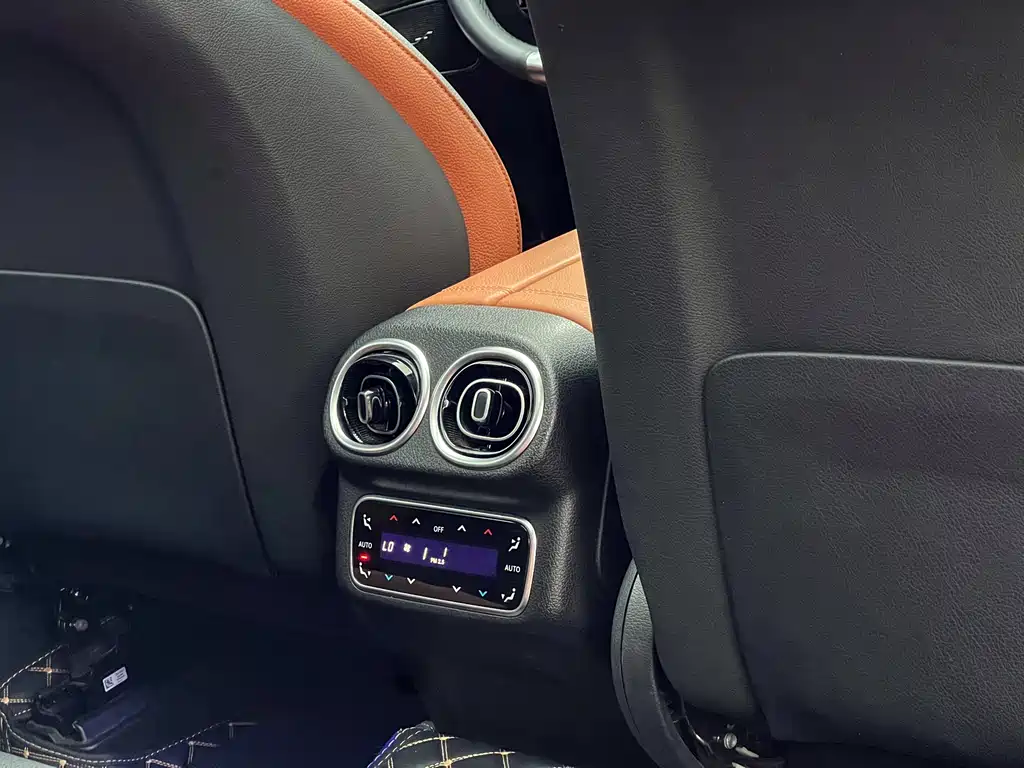 Mercedes-Benz Mercedes-Benz GLC 2023 GLC 260 L 4MATIC Dynamic Model 5-seater 2025 - thumbnail 19