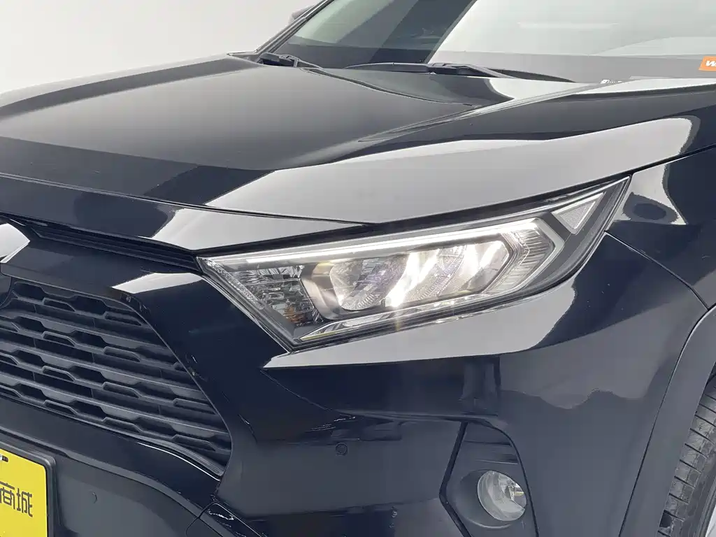 Toyota RAV4 2021 2.0L CVT 2WD Fashion Edition 2022 - thumbnail 4