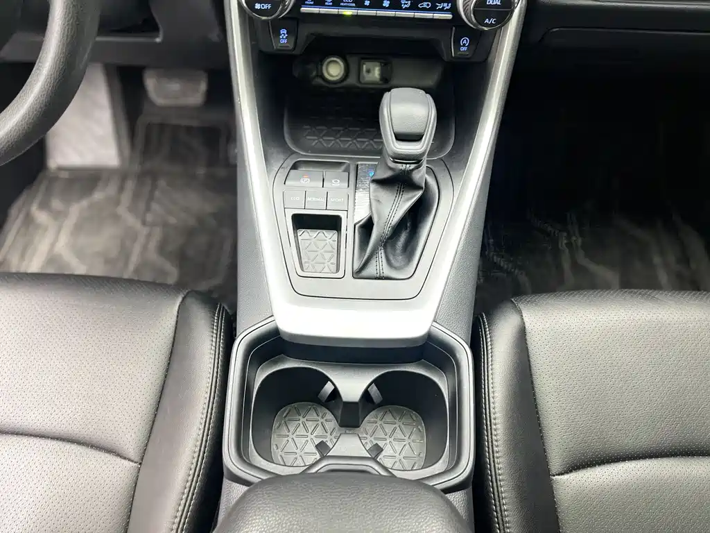 Toyota RAV4 2021 2.0L CVT 2WD Fashion Edition 2022 - thumbnail 11