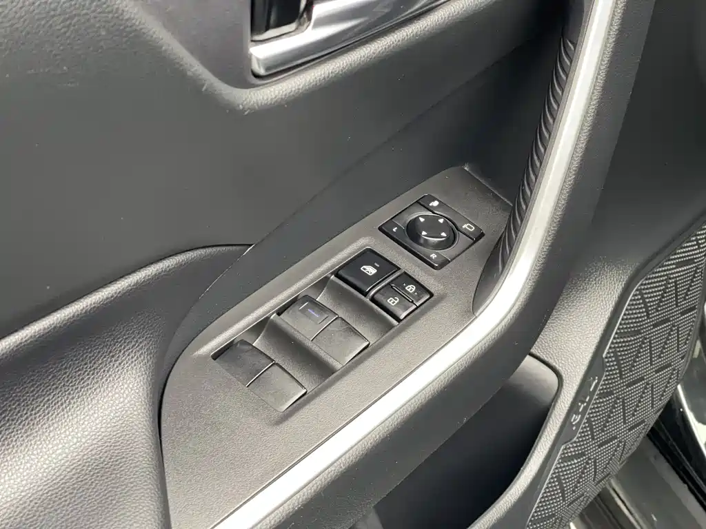 Toyota RAV4 2021 2.0L CVT 2WD Fashion Edition 2022 - thumbnail 28