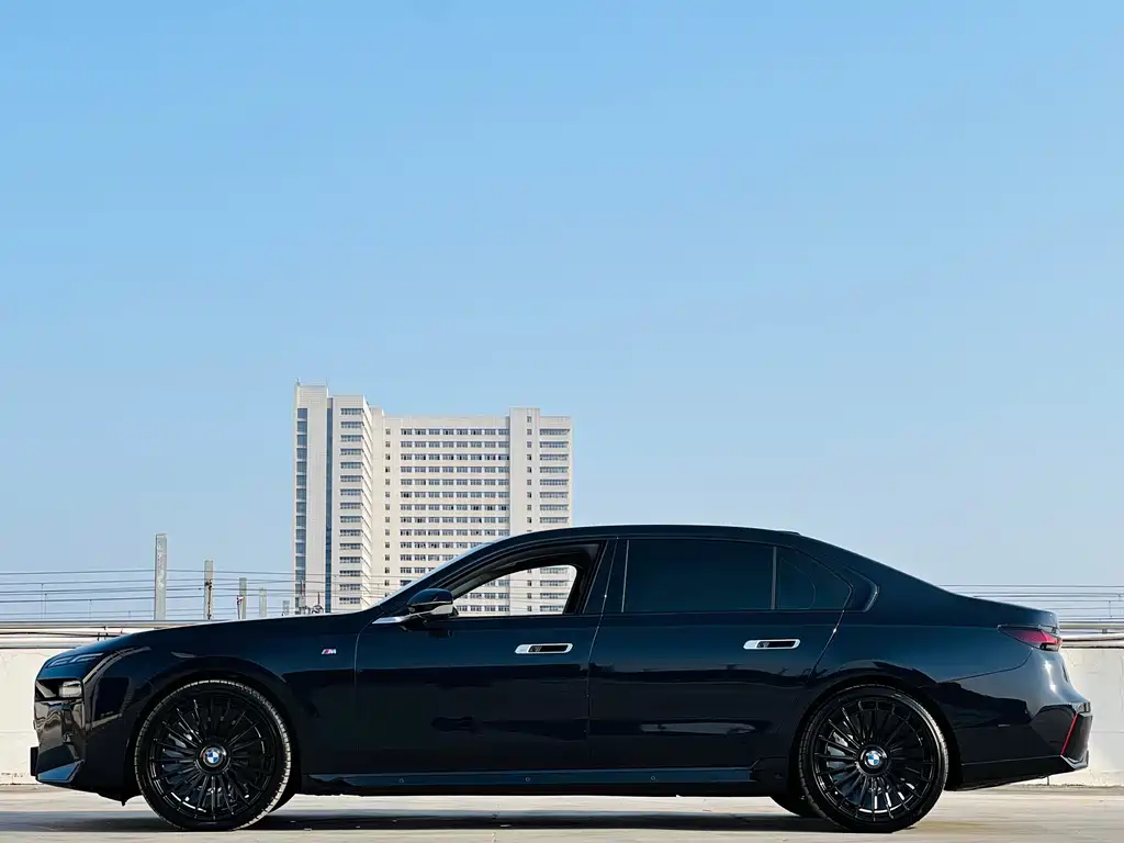 BMW BMW 7 Series 2023 735Li M Sport Package 2024 - thumbnail 12