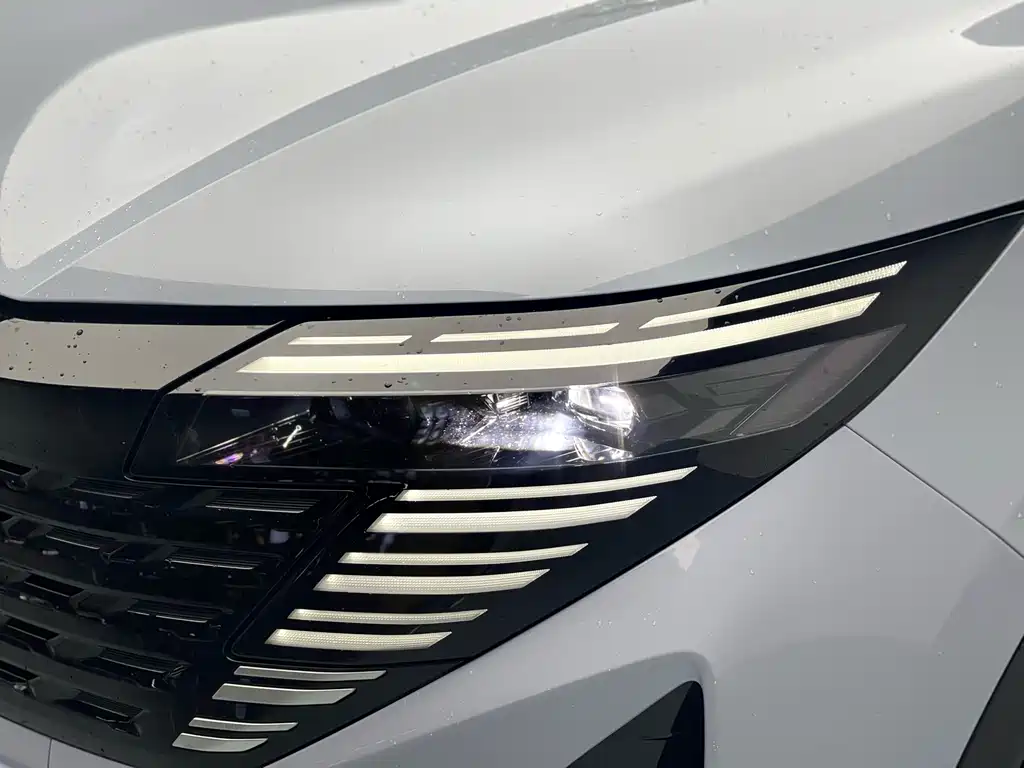 Nissan Nissan Qashqai 2025 Honor 2.0L CVT XV+ Premium Edition 2025 - thumbnail 4