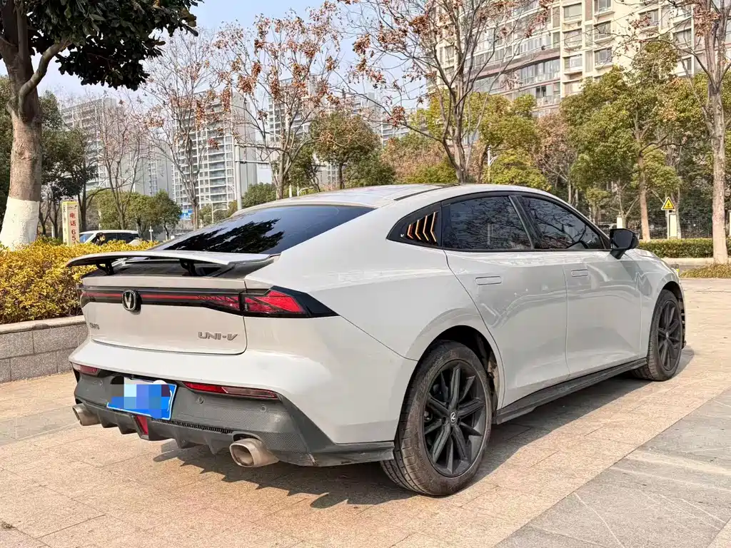 Changan Changan UNI-V 2022 1.5T Excellence Edition 2022 - thumbnail 5