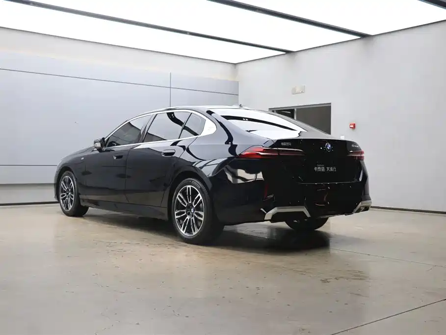 BMW BMW 5 Series 2025 530Li Leading Model M Sport Package 2025 - thumbnail 26