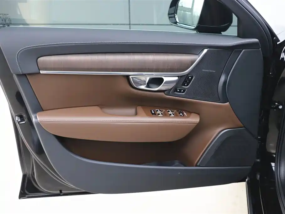 Volvo Volvo S90 2025 B5 Momentum Luxury Edition 2024 - thumbnail 10