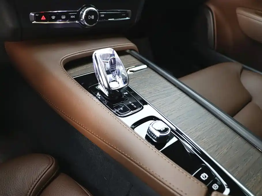 Volvo Volvo S90 2025 B5 Momentum Luxury Edition 2024 - thumbnail 15