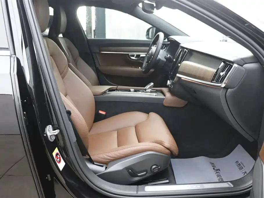 Volvo Volvo S90 2025 B5 Momentum Luxury Edition 2024 - thumbnail 22
