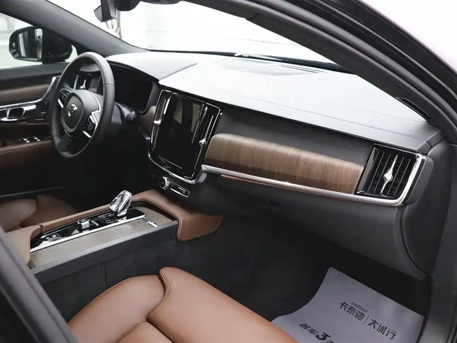 Volvo Volvo S90 2025 B5 Momentum Luxury Edition 2024 - thumbnail 23