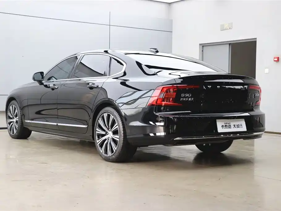 Volvo Volvo S90 2025 B5 Momentum Luxury Edition 2024 - thumbnail 26