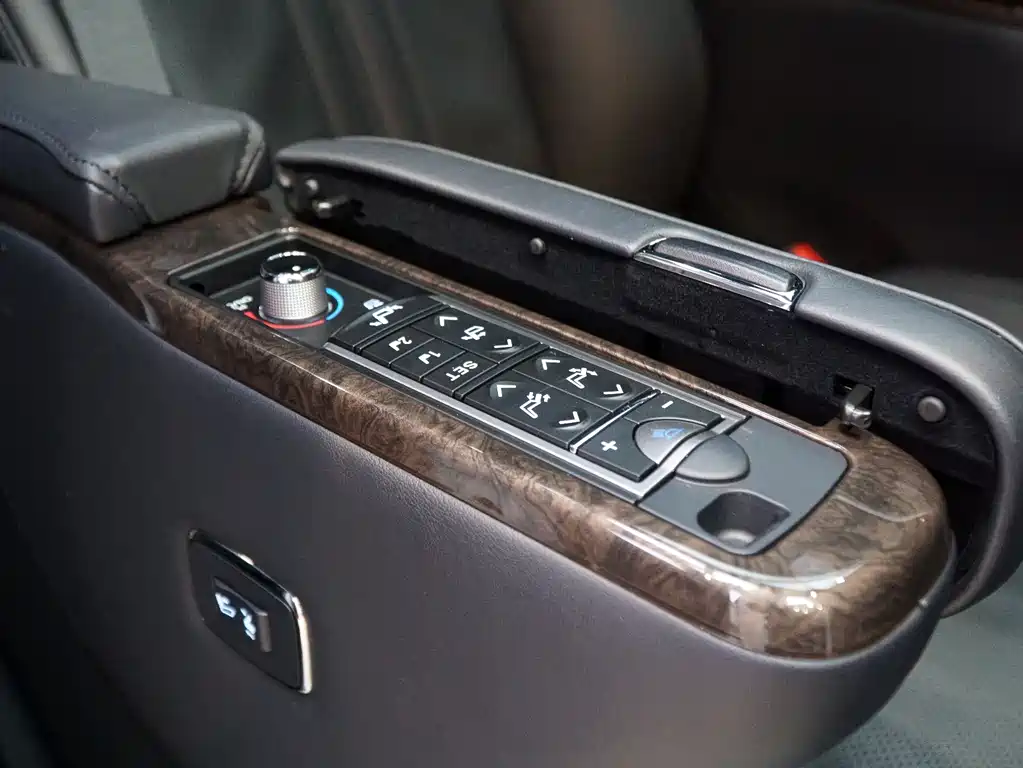 Toyota Alphard 2020 Model Hybrid 2.5L Executive Version 2020 - thumbnail 13