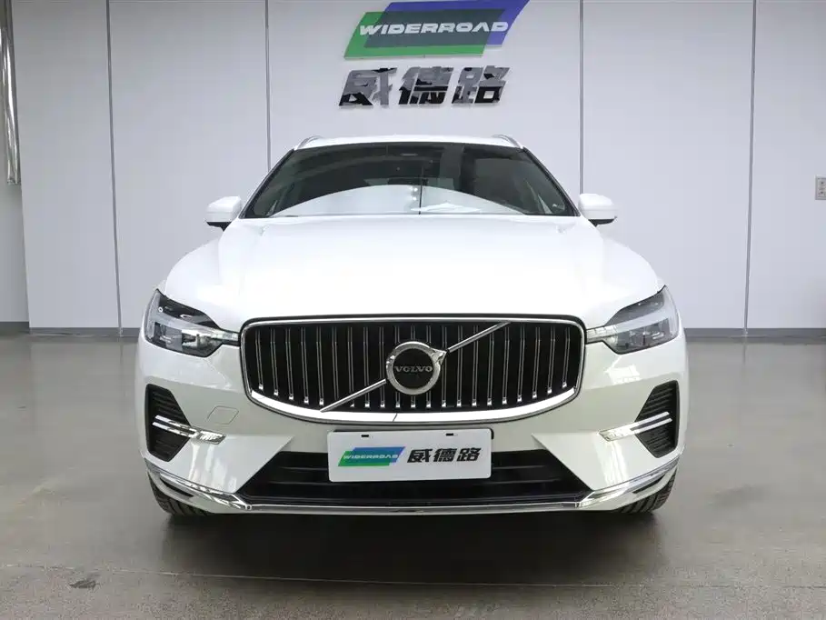 Volvo Volvo XC60 2025 B5 AWD Intelligent Luxury Edition 2024 - thumbnail 2