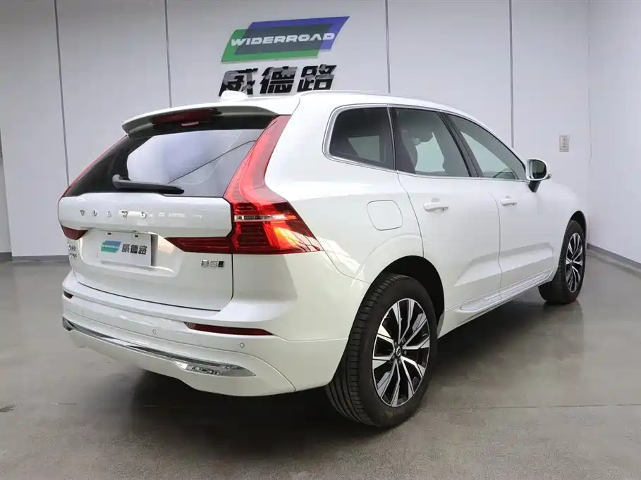 Volvo Volvo XC60 2025 B5 AWD Intelligent Luxury Edition 2024 - thumbnail 3