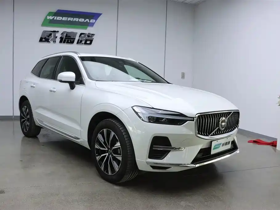 Volvo Volvo XC60 2025 B5 AWD Intelligent Luxury Edition 2024 - thumbnail 4