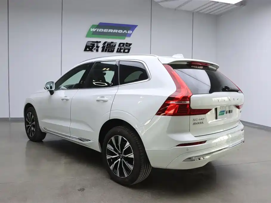 Volvo Volvo XC60 2025 B5 AWD Intelligent Luxury Edition 2024 - thumbnail 5