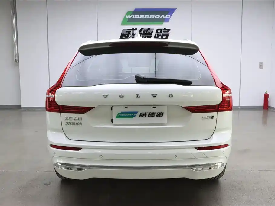 Volvo Volvo XC60 2025 B5 AWD Intelligent Luxury Edition 2024 - thumbnail 6