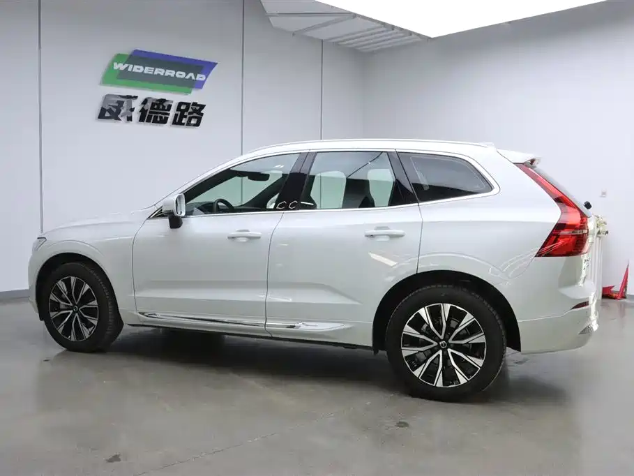 Volvo Volvo XC60 2025 B5 AWD Intelligent Luxury Edition 2024 - thumbnail 7