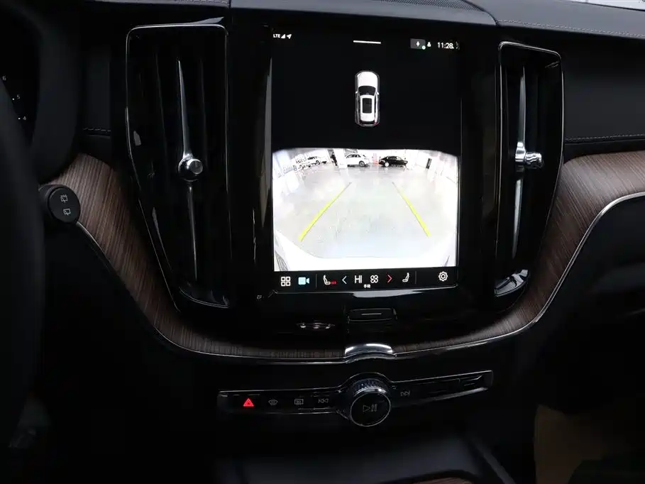 Volvo Volvo XC60 2025 B5 AWD Intelligent Luxury Edition 2024 - thumbnail 9