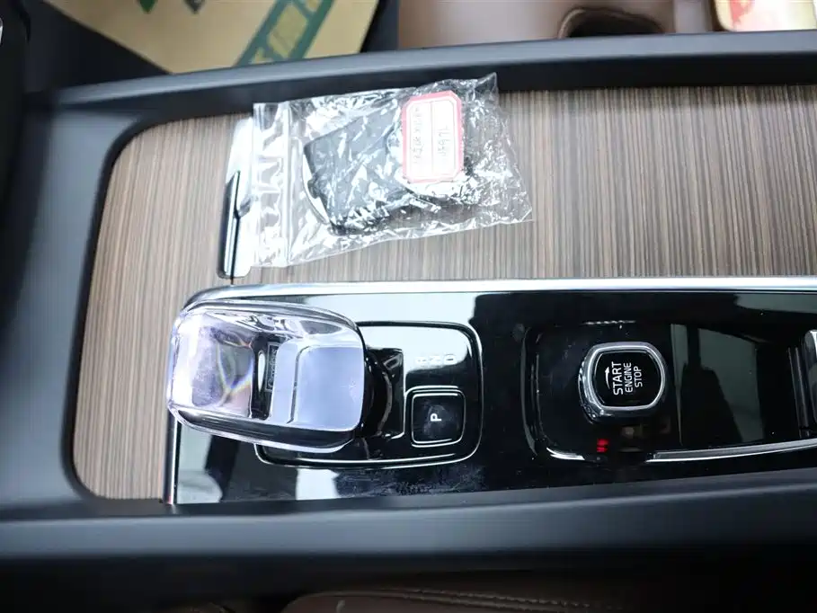 Volvo Volvo XC60 2025 B5 AWD Intelligent Luxury Edition 2024 - thumbnail 10