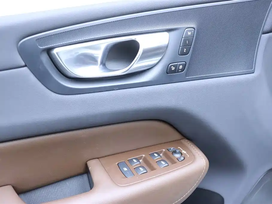 Volvo Volvo XC60 2025 B5 AWD Intelligent Luxury Edition 2024 - thumbnail 12