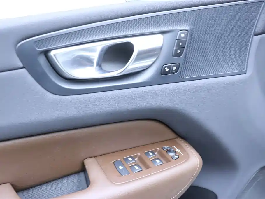 Volvo Volvo XC60 2025 B5 AWD Intelligent Luxury Edition 2024 - thumbnail 13