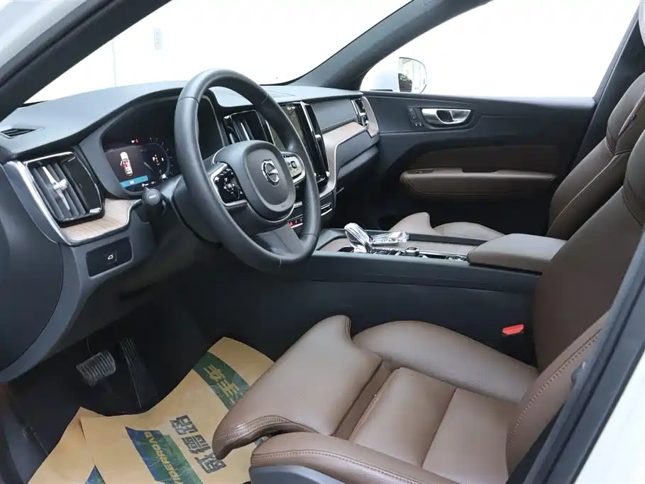 Volvo Volvo XC60 2025 B5 AWD Intelligent Luxury Edition 2024 - thumbnail 14