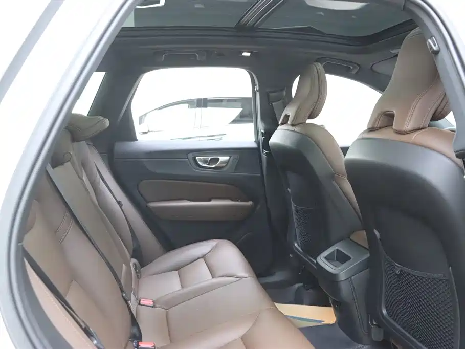 Volvo Volvo XC60 2025 B5 AWD Intelligent Luxury Edition 2024 - thumbnail 16