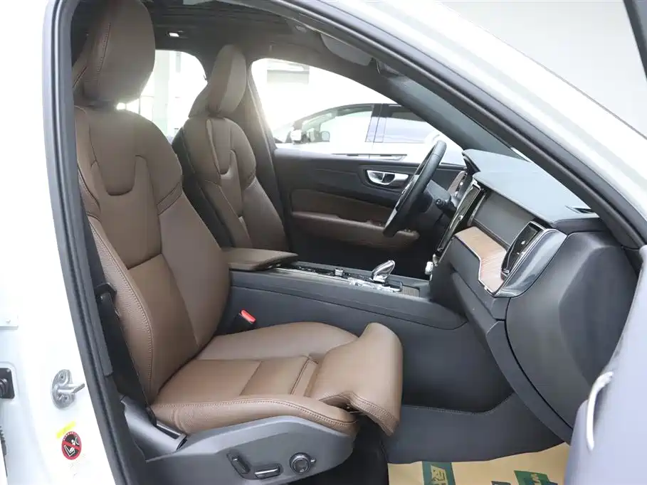 Volvo Volvo XC60 2025 B5 AWD Intelligent Luxury Edition 2024 - thumbnail 20