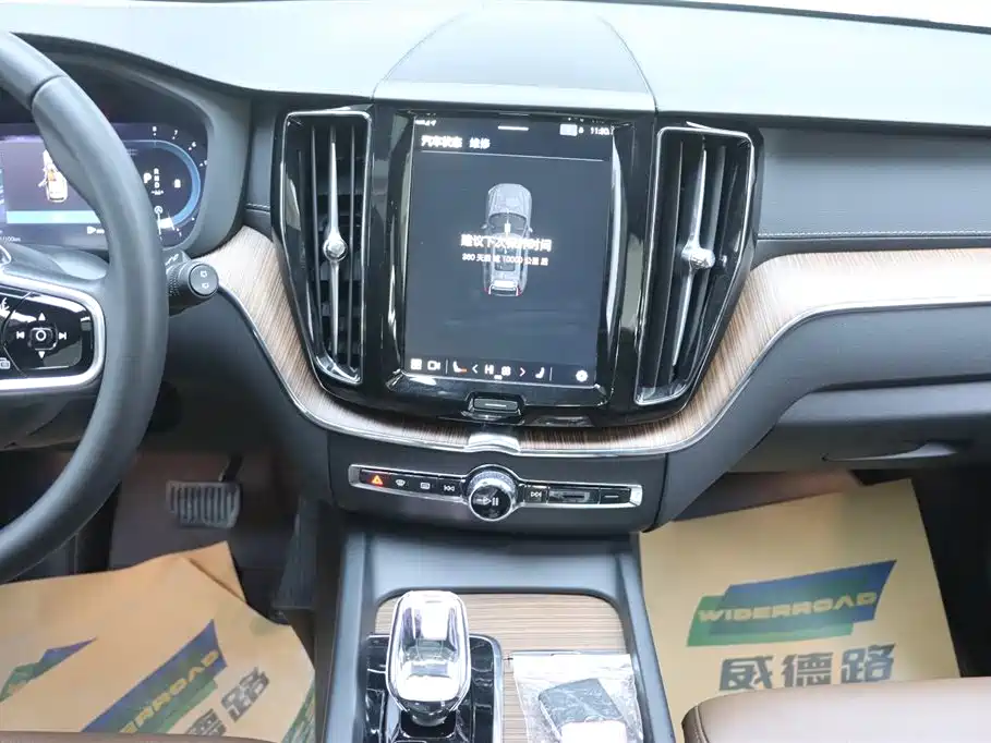 Volvo Volvo XC60 2025 B5 AWD Intelligent Luxury Edition 2024 - thumbnail 26