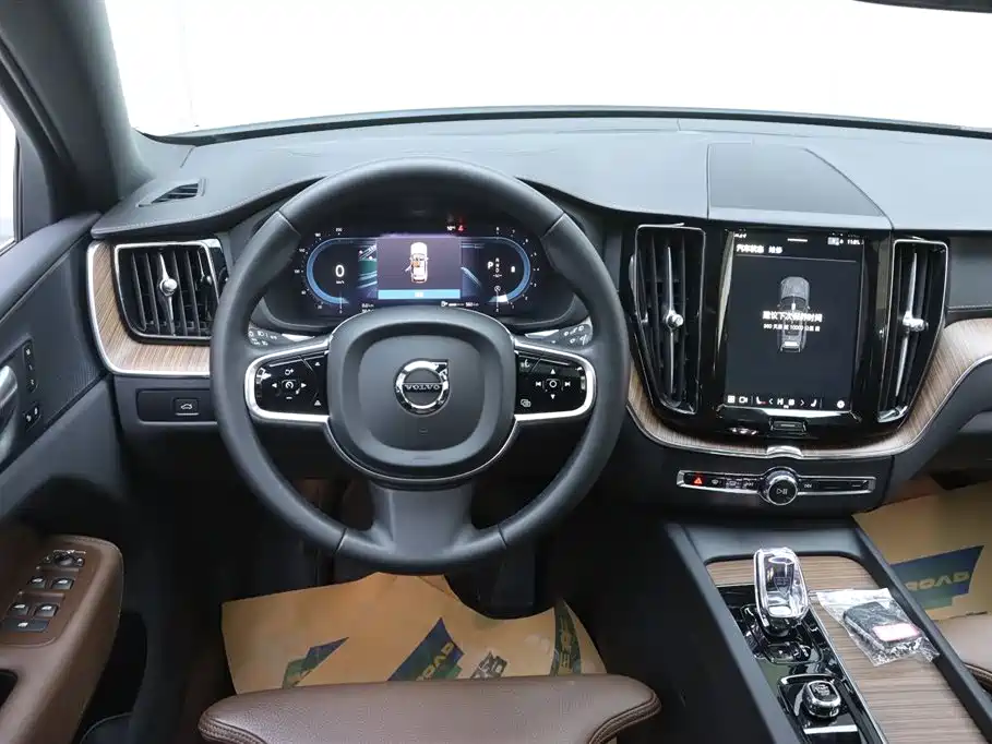 Volvo Volvo XC60 2025 B5 AWD Intelligent Luxury Edition 2024 - thumbnail 28