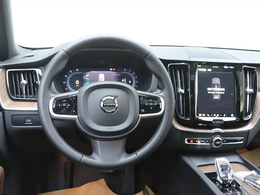 Volvo Volvo XC60 2025 B5 AWD Intelligent Luxury Edition 2024 - thumbnail 29