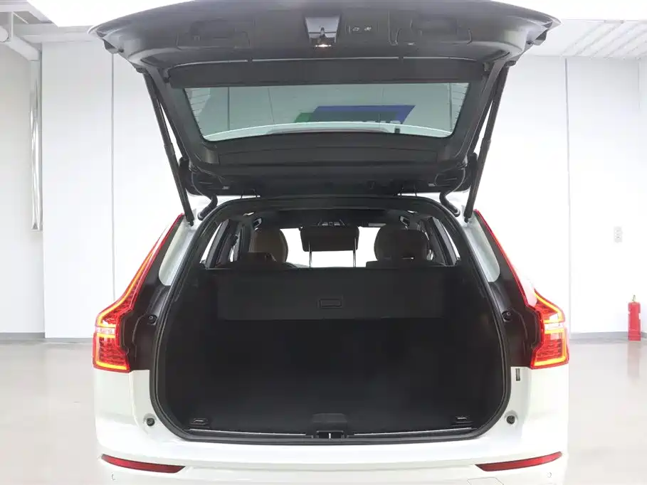 Volvo Volvo XC60 2025 B5 AWD Intelligent Luxury Edition 2024 - thumbnail 30