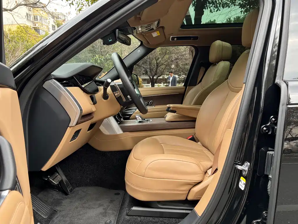 Land Rover Range Rover 2023 3.0 L6 360PS Autobiography 2024 - thumbnail 10