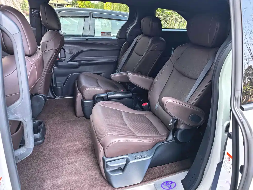 Toyota Toyota Granvia 2023 2.5L Hybrid Flagship VIP Edition 2023 - thumbnail 4