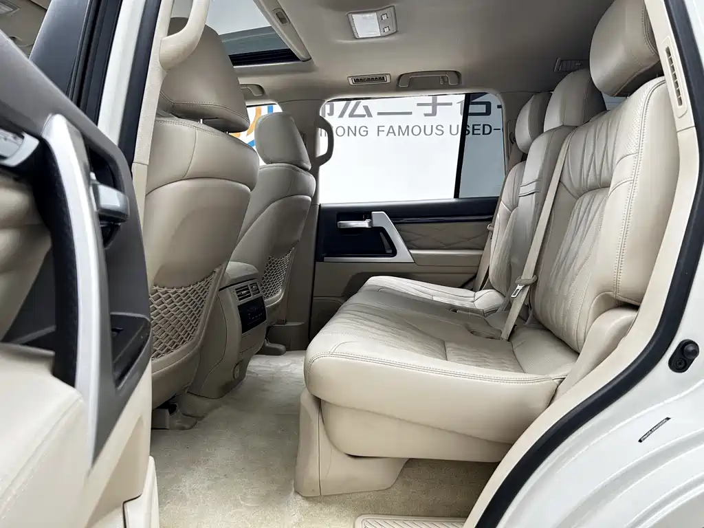 Toyota Land Cruiser (Imported) 2020 Model 5.7L Middle East Version  Actually, the internationally accepted model name would be:  **Toyota Land Cruiser 200 Series 5.7L V8 (Middle East Specification)**  Or more commonly known as:  **Toyota Land Cruiser 200** 2020 - thumbnail 14