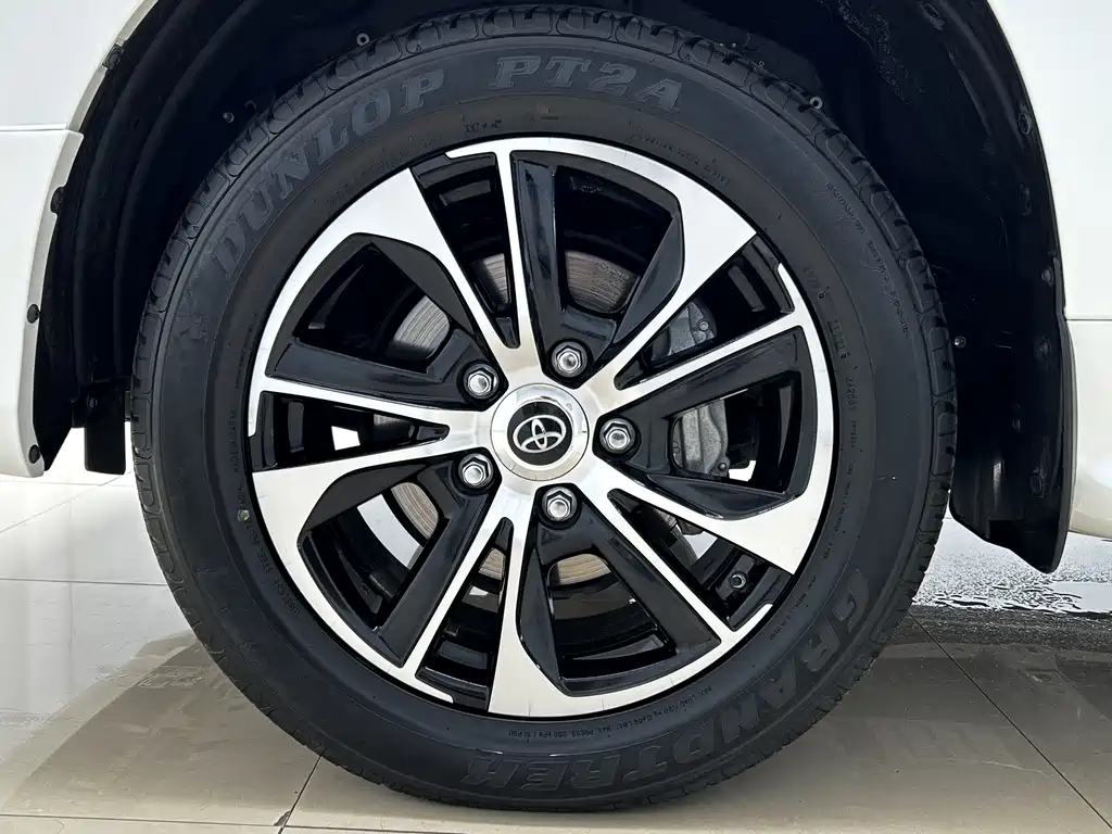 Toyota Land Cruiser (Imported) 2020 Model 5.7L Middle East Version  Actually, the internationally accepted model name would be:  **Toyota Land Cruiser 200 Series 5.7L V8 (Middle East Specification)**  Or more commonly known as:  **Toyota Land Cruiser 200** 2020 - thumbnail 20