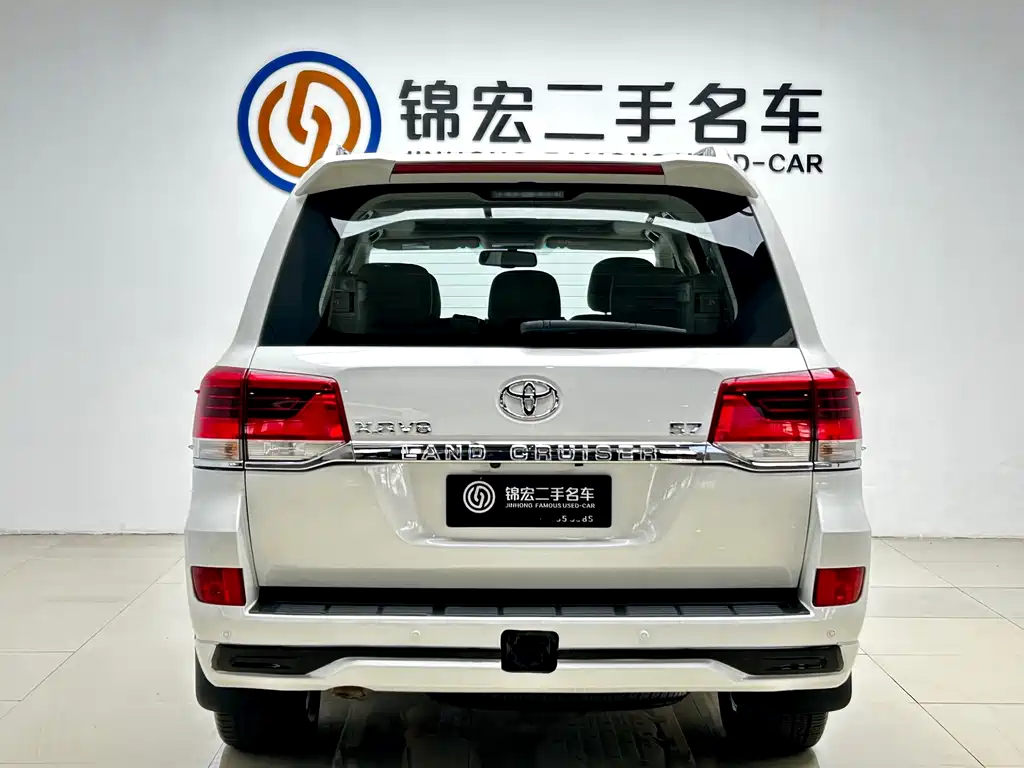 Toyota Land Cruiser (Imported) 2020 Model 5.7L Middle East Version  Actually, the internationally accepted model name would be:  **Toyota Land Cruiser 200 Series 5.7L V8 (Middle East Specification)**  Or more commonly known as:  **Toyota Land Cruiser 200** 2020 - thumbnail 22