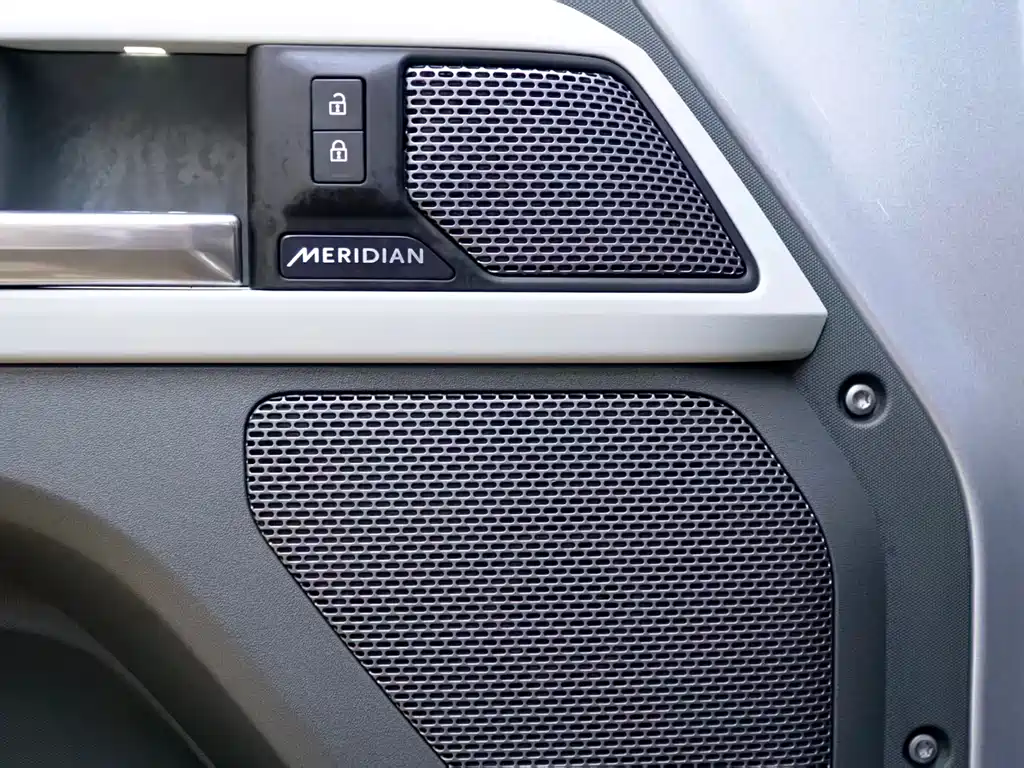 Land Rover Land Rover Defender 2020 110 P400 HSE 2021 - thumbnail 16