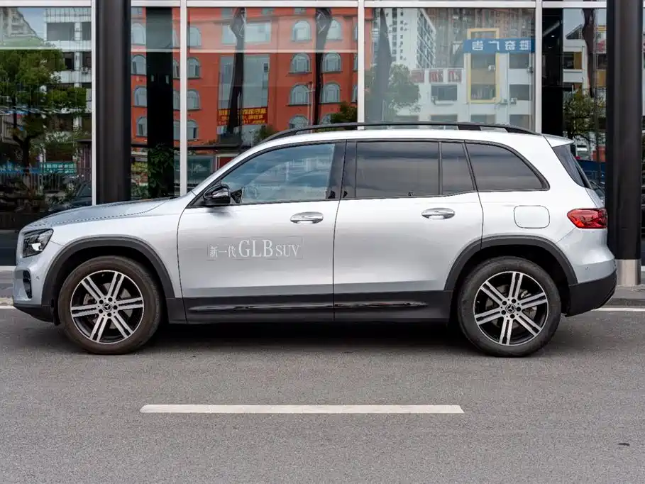 Mercedes-Benz Mercedes-Benz GLB 2024 GLB 220 4MATIC 2023 - thumbnail 4