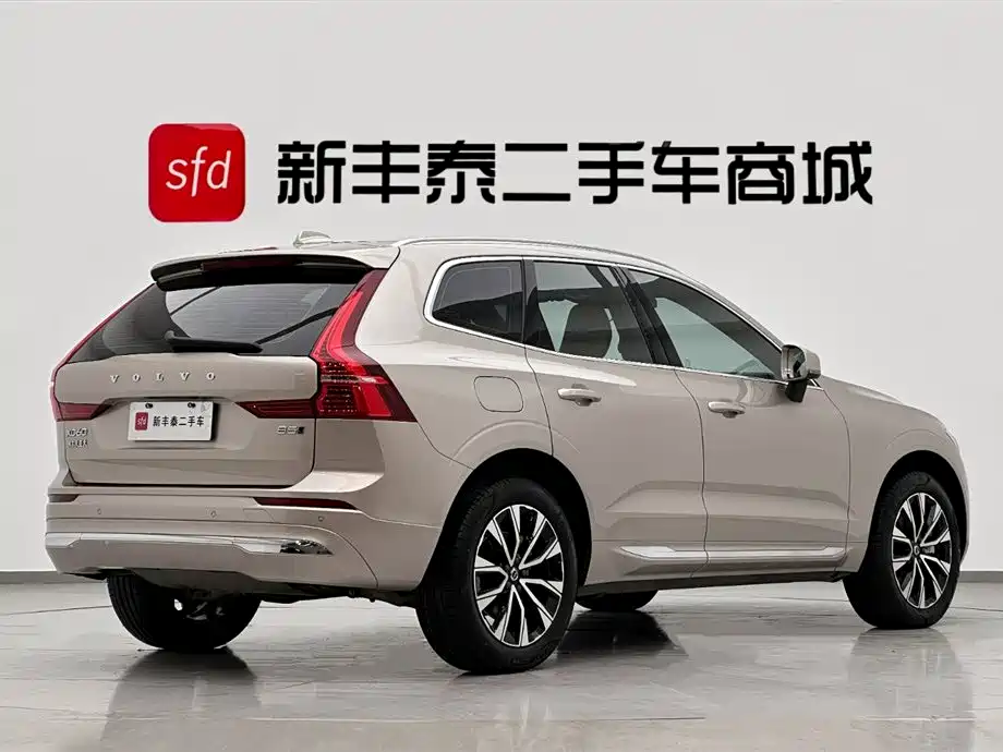 Volvo Volvo XC60 2025 B5 AWD Momentum Luxury Edition 2025 - thumbnail 5