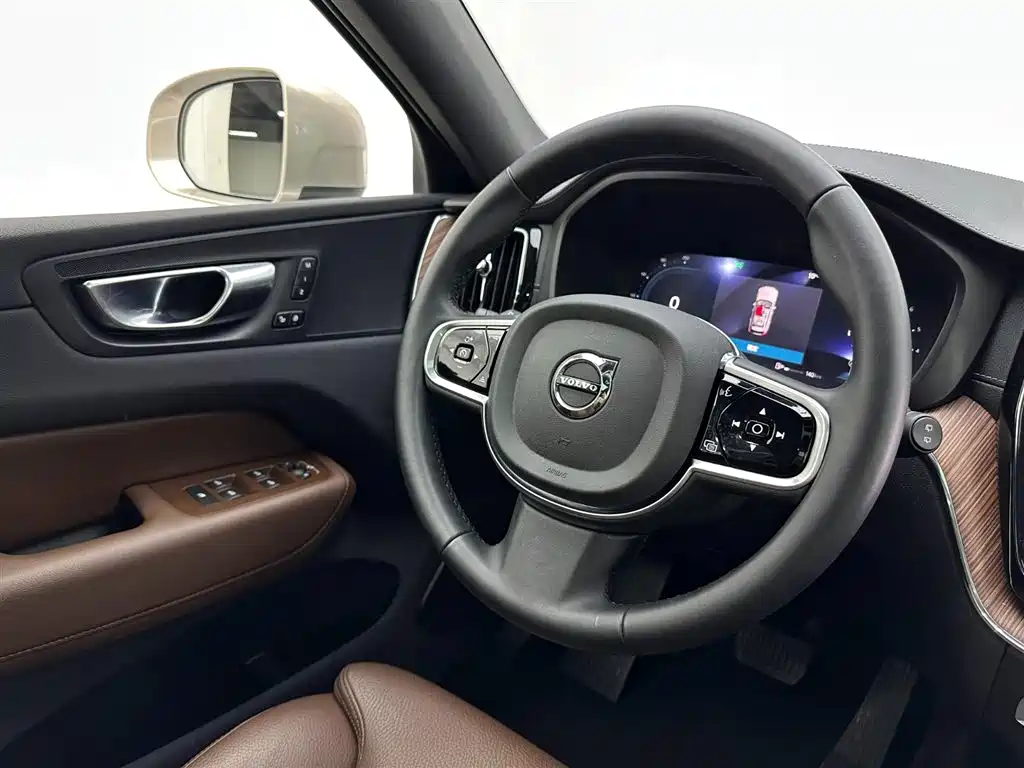 Volvo Volvo XC60 2025 B5 AWD Momentum Luxury Edition 2025 - thumbnail 9
