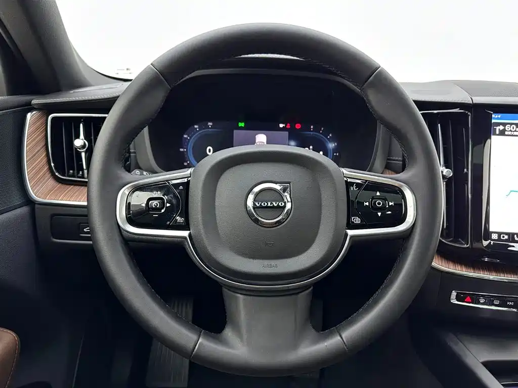 Volvo Volvo XC60 2025 B5 AWD Momentum Luxury Edition 2025 - thumbnail 10