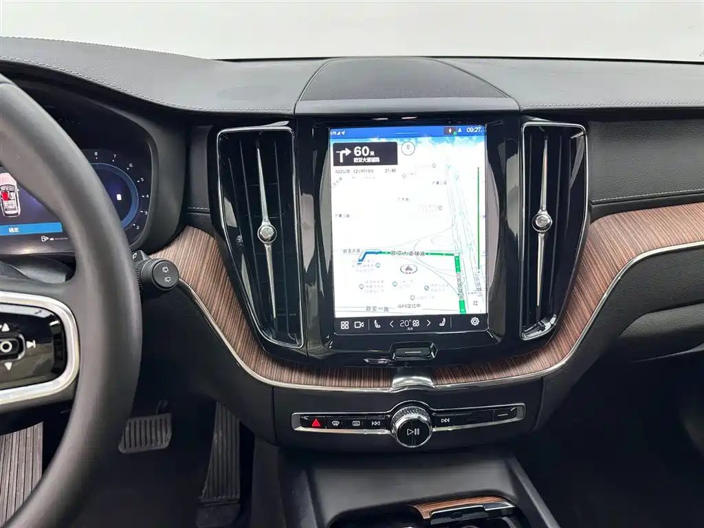 Volvo Volvo XC60 2025 B5 AWD Momentum Luxury Edition 2025 - thumbnail 12